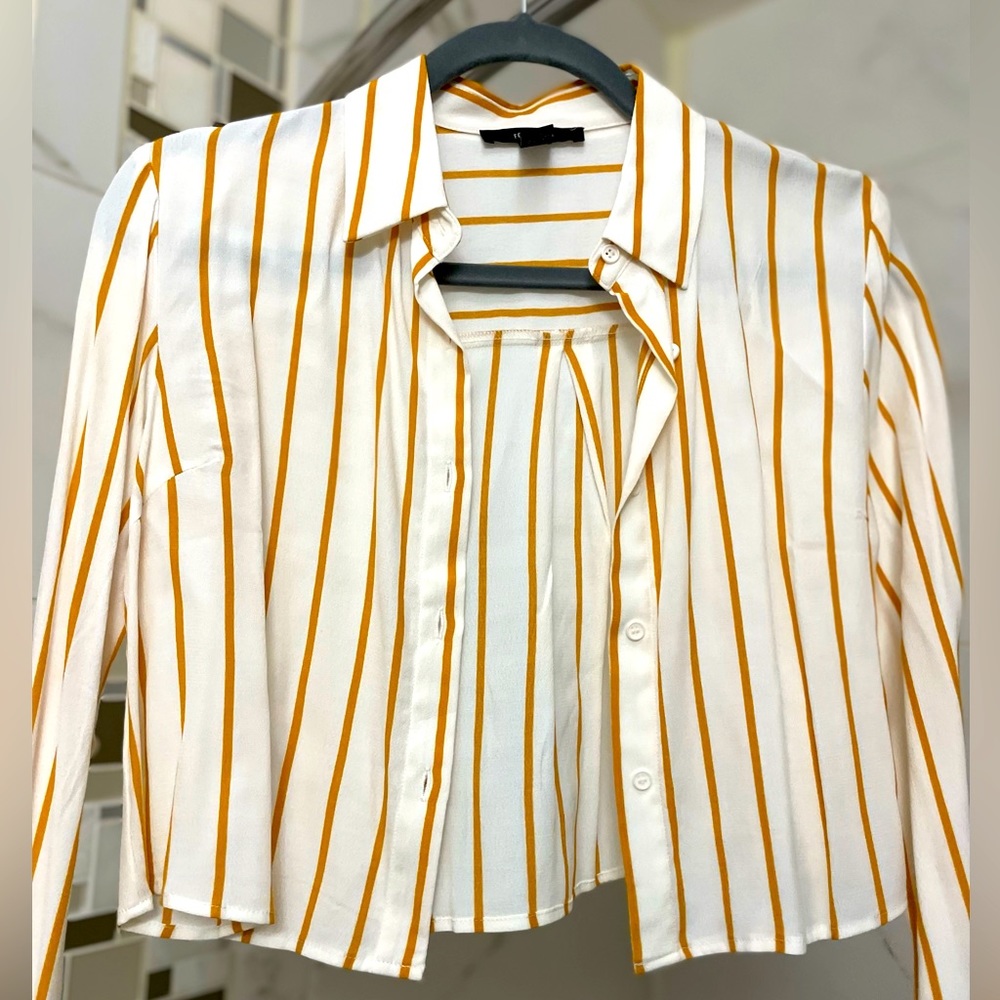 NWOT cropped collar shirt
